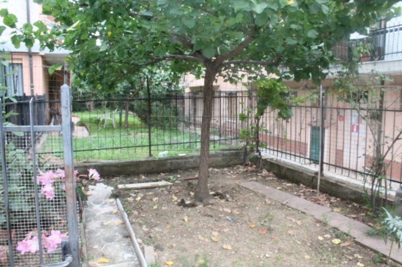 Loano bilocale con doppio balcone e giardino a Savona in Vendita