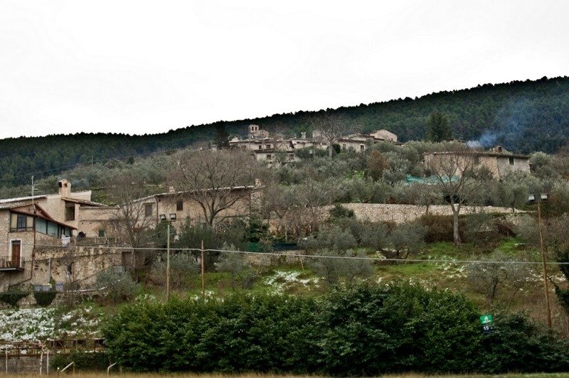 Spoleto antica casa in pietra a Perugia in Vendita