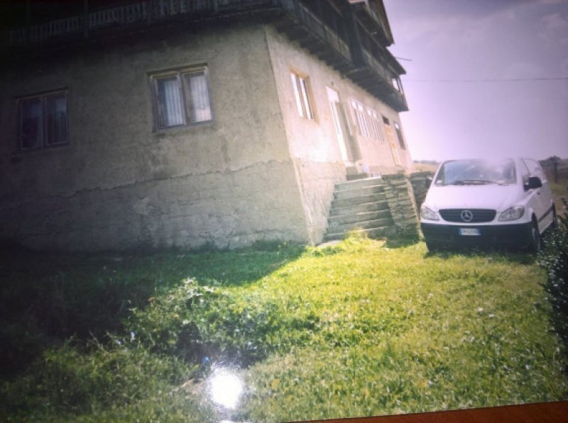 Cirjoaia villa con un capannone e terreno a Romania in Vendita