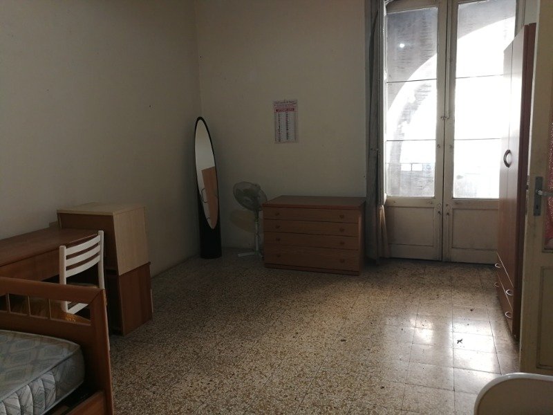 Catania luminoso appartamento da 5 vani a Catania in Vendita