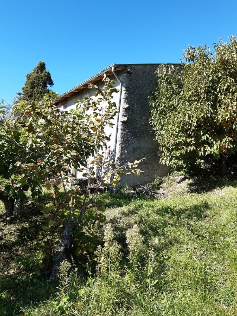 Pozzaglia Sabina rustico situato in montagna a Rieti in Vendita