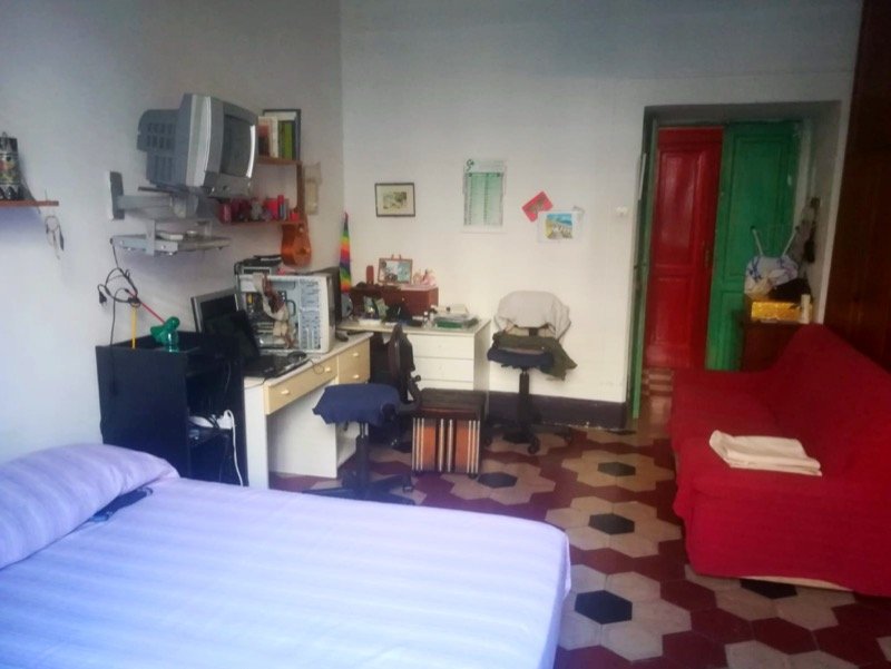 Fuorigrotta ampia camera per studente o lavoratore a Napoli in Affitto