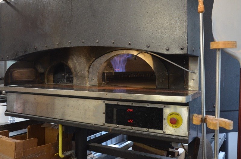 Alzano Lombardo pizzeria con forno a legna a Bergamo in Vendita