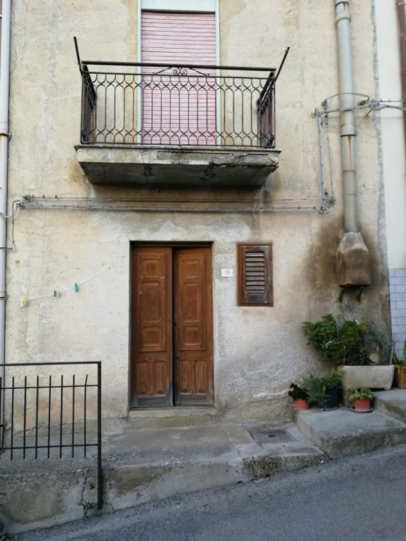 Alia casa unifamiliare a Palermo in Vendita