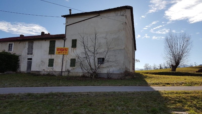 Mondov collina di San Lorenzo caseggiato rurale a Cuneo in Vendita