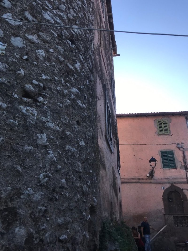Montelanico palazzetto sulle mura del castello a Roma in Vendita