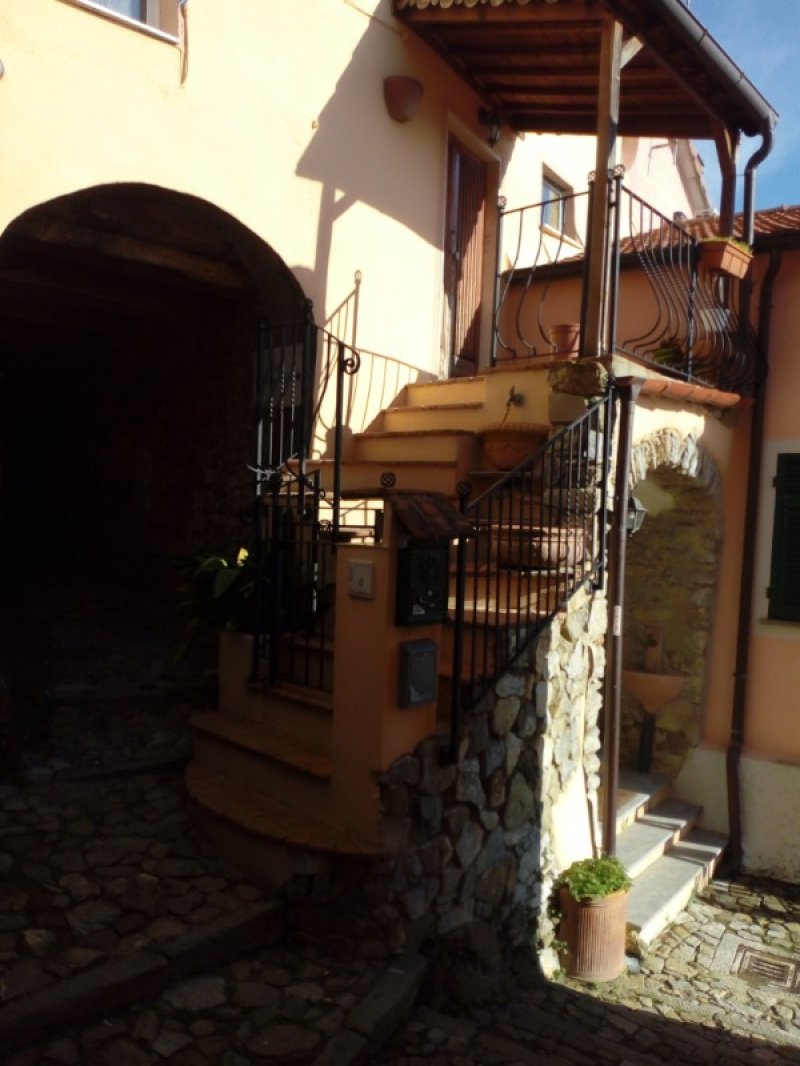 La Spezia borgo di San Venerio Castello casa a La Spezia in Vendita