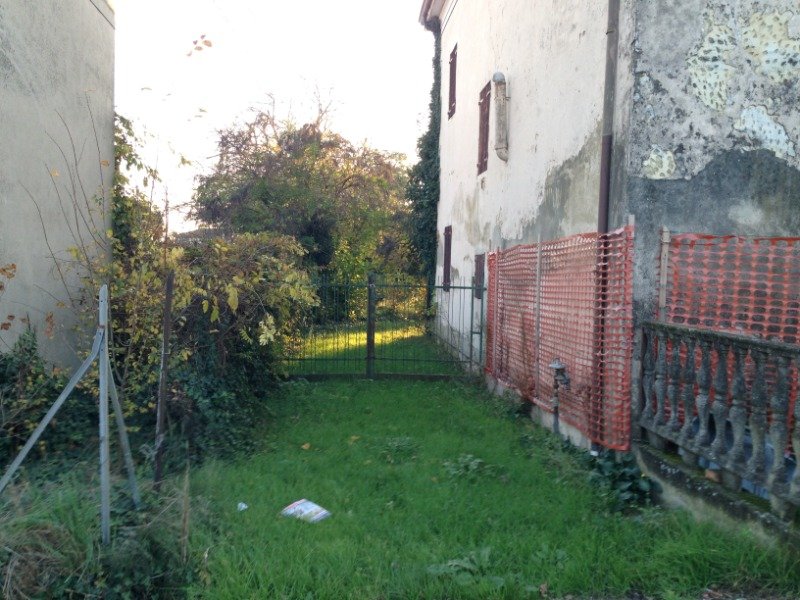 Borgoricco rustico con annesso terreno edificabile a Padova in Vendita