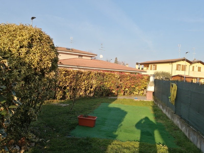 Roncoferraro appartamento con giardino a Mantova in Vendita