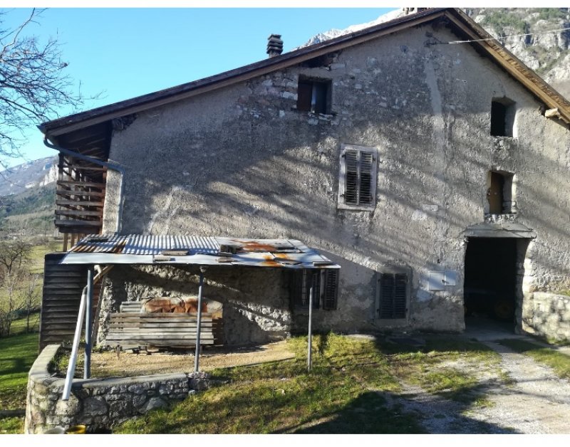 Monte Terlago casa da ristrutturare a Trento in Vendita