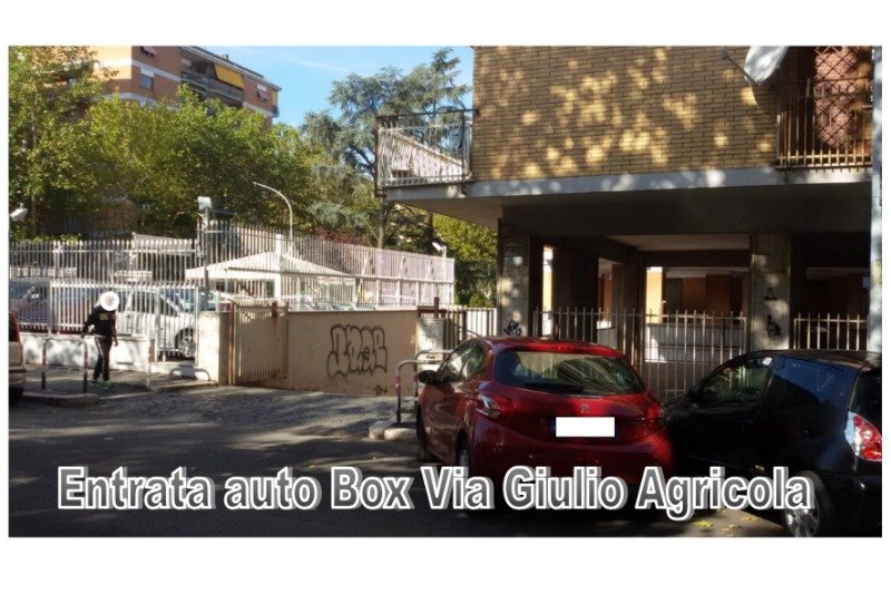 Roma box auto con soppalco calpestabile a Roma in Vendita