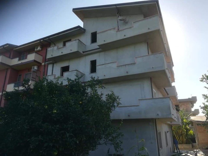 Ardore Marina edificio a 4 piani a Reggio di Calabria in Vendita