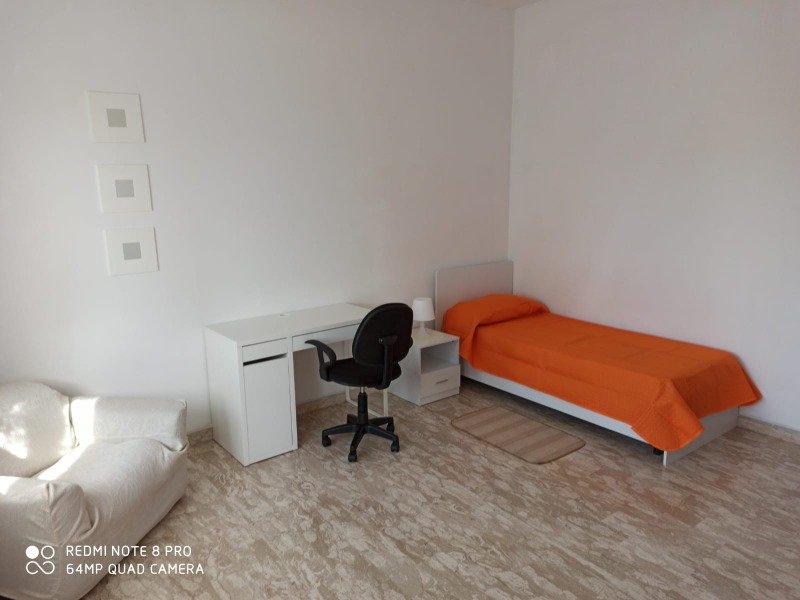 Pescara ampie stanze singole a Pescara in Affitto