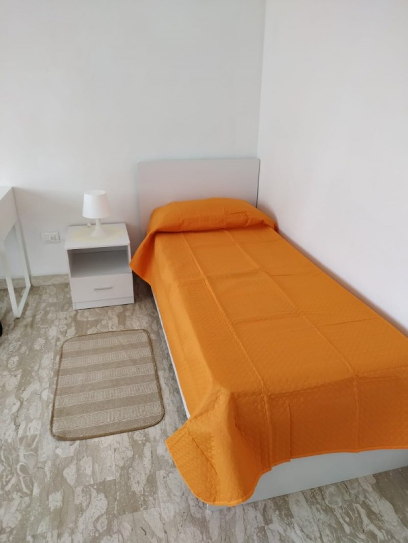 Pescara ampie stanze singole a Pescara in Affitto