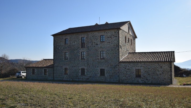 A Gubbio casale storico a Perugia in Vendita