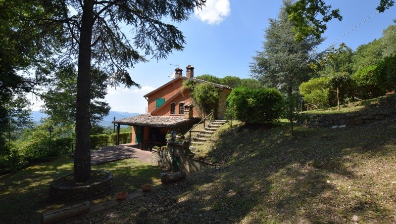 Umbertide villa con parco circostante e piscina a Perugia in Vendita