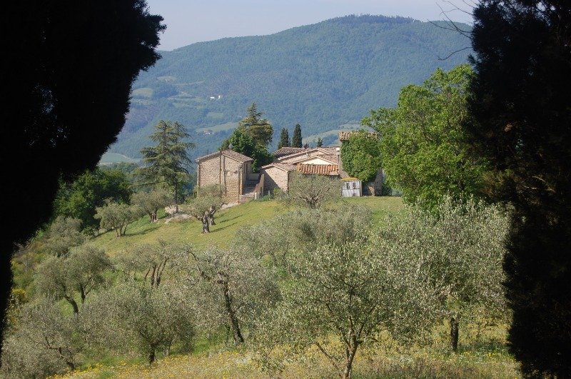 Casale in piccolo borgo in Umbria a Gubbio a Perugia in Vendita