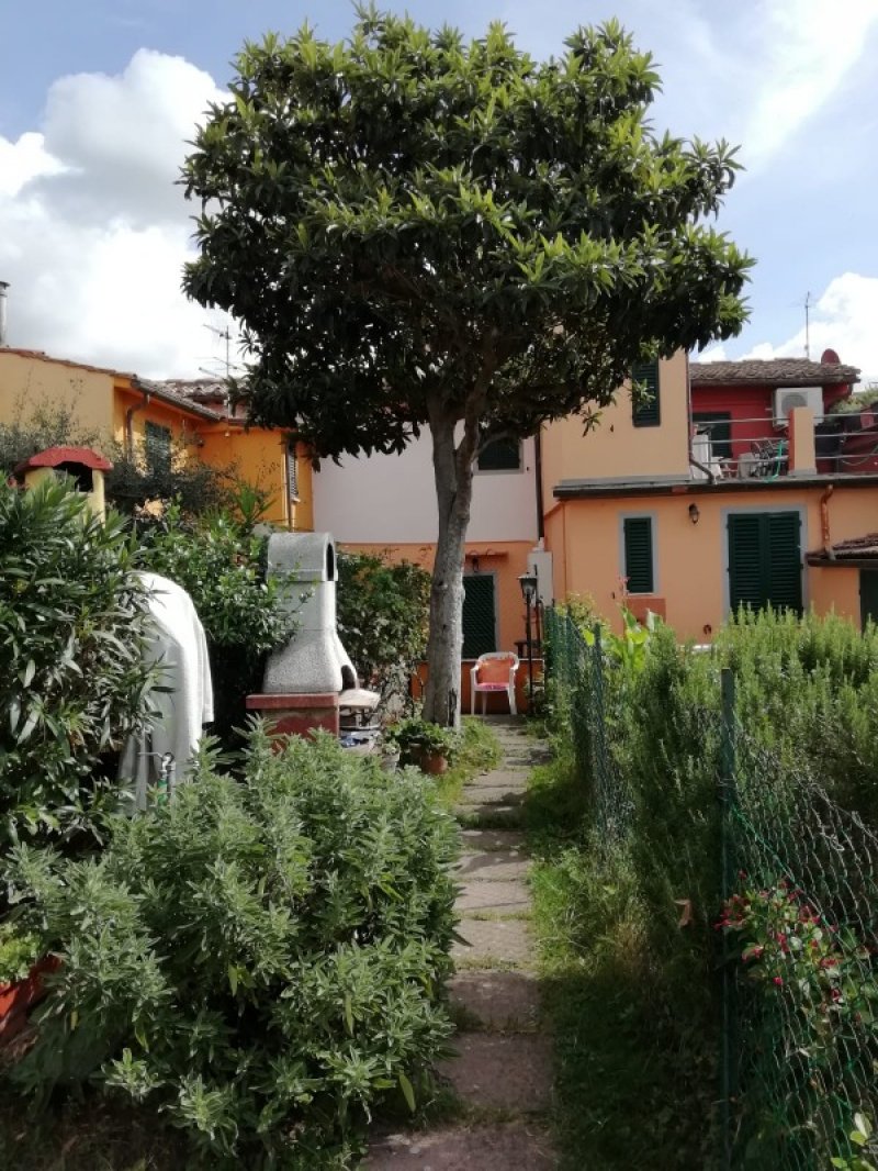 Montespertoli appartamento con giardino privato a Firenze in Vendita