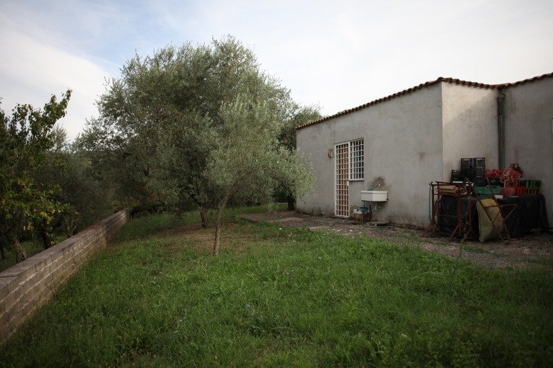Poggio Nativo casa con terreno a Rieti in Vendita