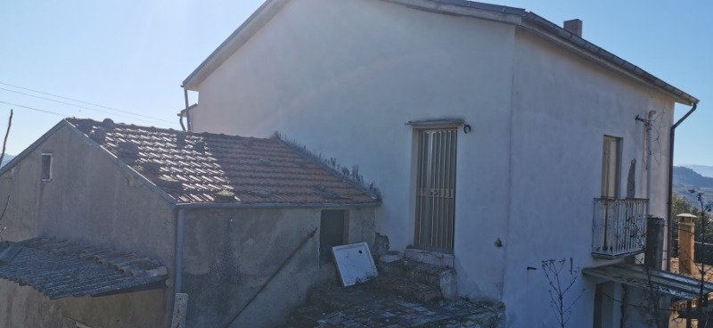 Campobasso casa in fase di ristrutturazione a Campobasso in Vendita
