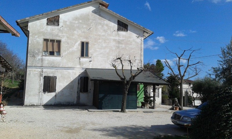 Montecosaro appartamento con soffitta e mansarda a Macerata in Vendita