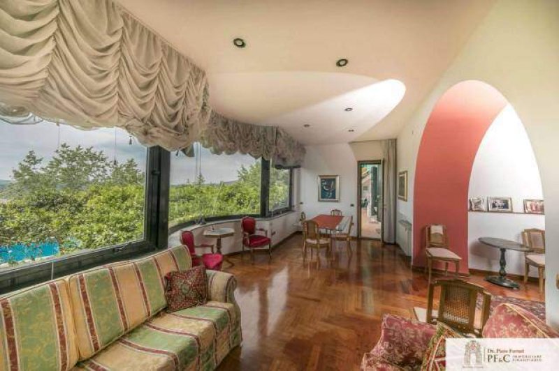 Napoli appartamento panoramico di charme a Napoli in Affitto