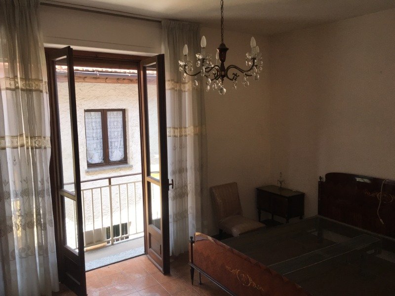 Rocca Canavese casa di corte da ristrutturare a Torino in Vendita