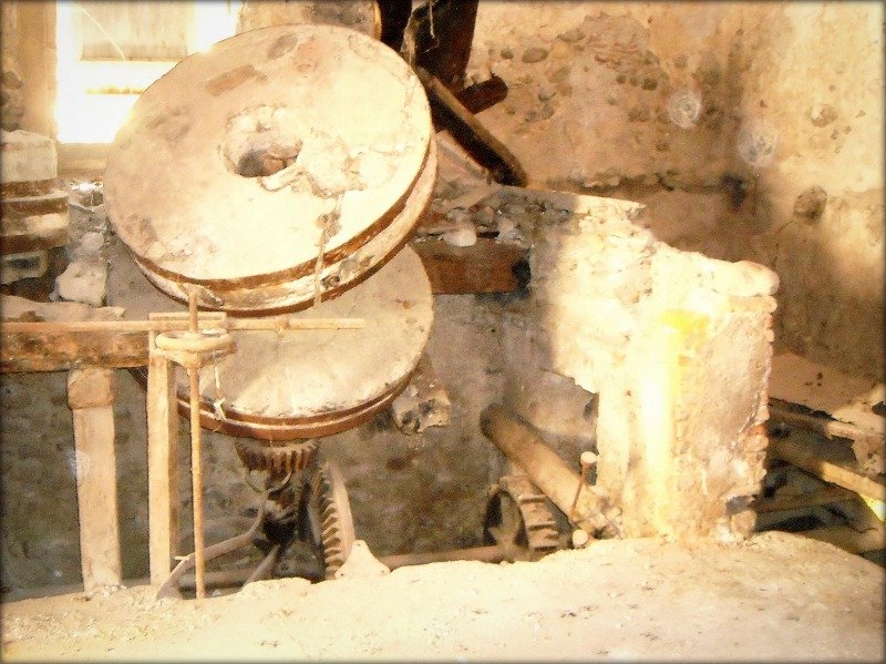 Zuccarello laboratorio mulino a Savona in Vendita