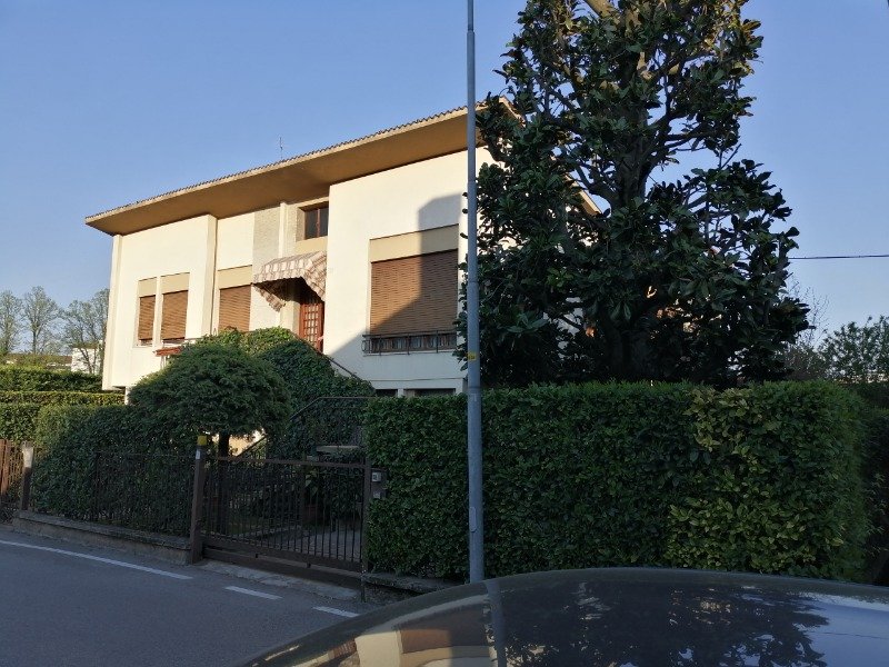 Noventa Padovana abitazione con 2 appartamenti a Padova in Vendita