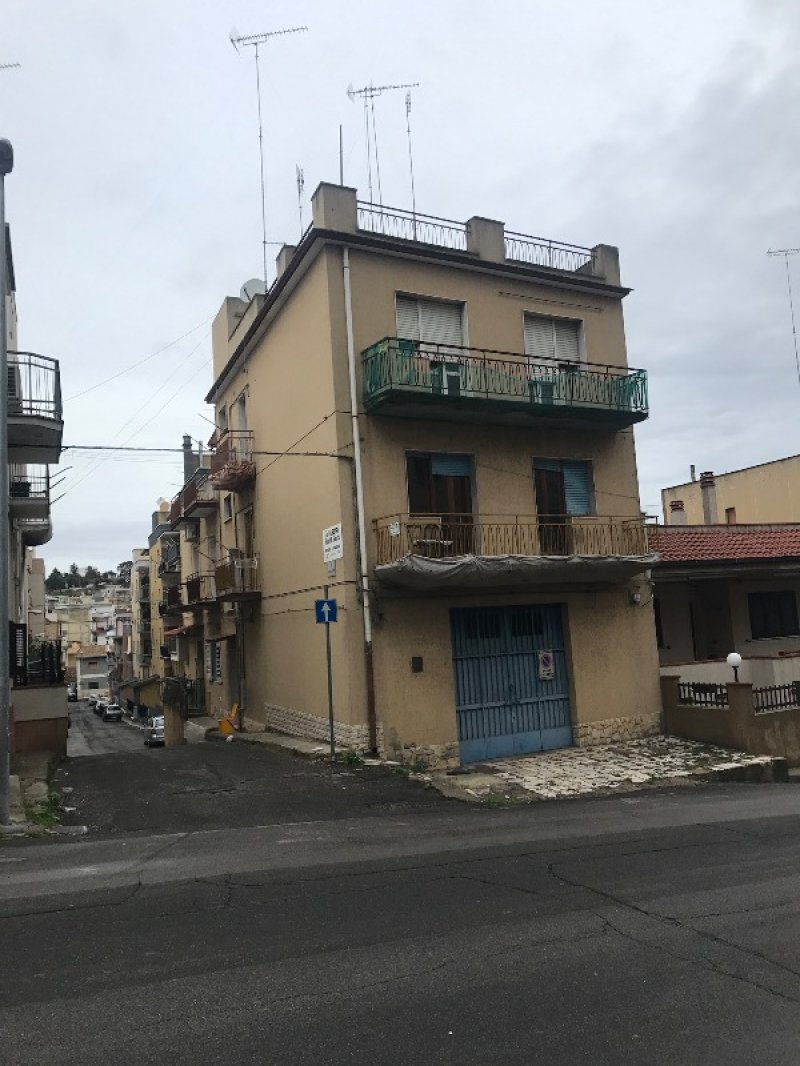 Ginosa appartamenti con annesso garage a Taranto in Vendita