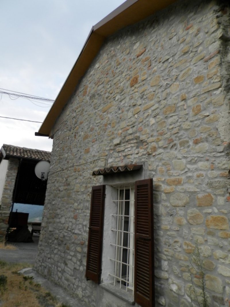Borgo Priolo casa quadrilocale in sasso a Pavia in Vendita
