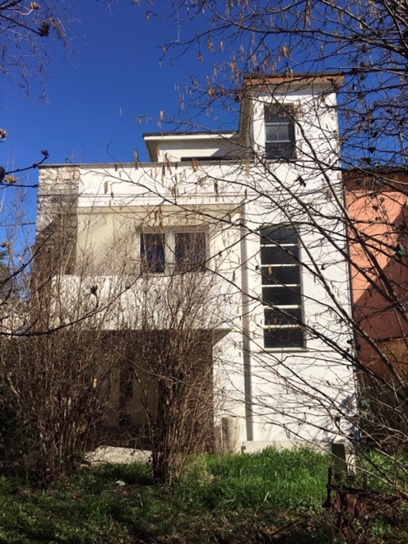 Schio casa con giardino privato a Vicenza in Vendita