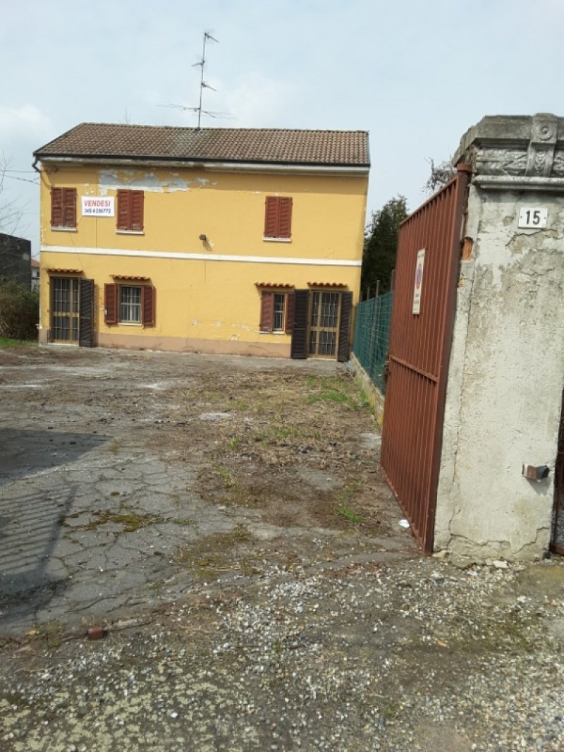 Tricerro casa indipendente a Vercelli in Vendita