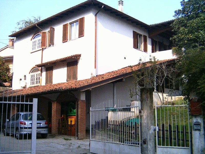 A Chignolo Po villa a Pavia in Vendita
