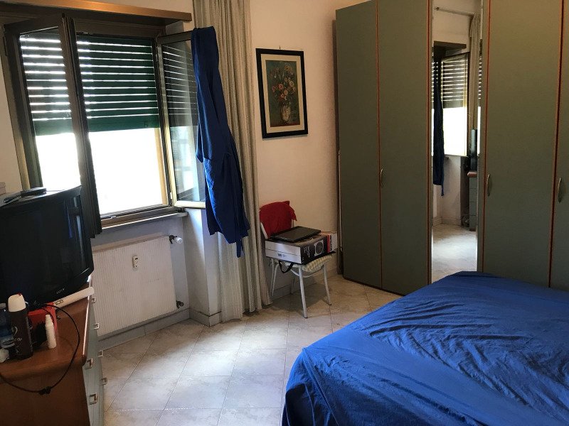 Roma ampia camera singola con letto matrimoniale a Roma in Affitto