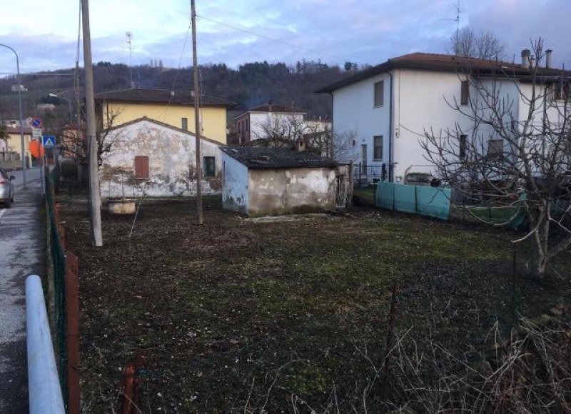Bertinoro casa da ristrutturare con terreno a Forli-Cesena in Vendita