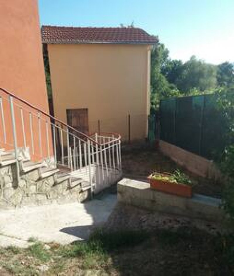 Cantalice casa in cemento armato antisismica a Rieti in Affitto