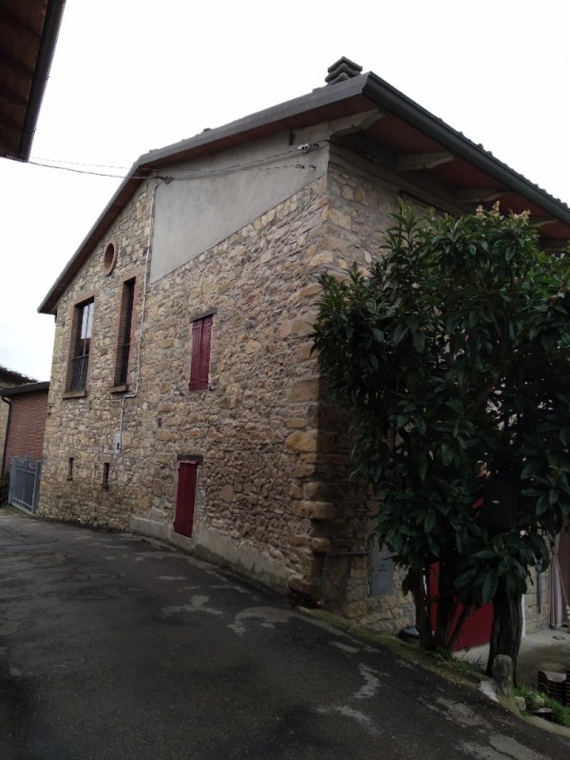 Neviano degli Arduini casa in sasso a Parma in Vendita