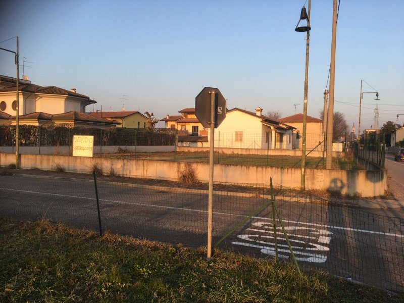 Roverbella terreno edificabile a Mantova in Vendita