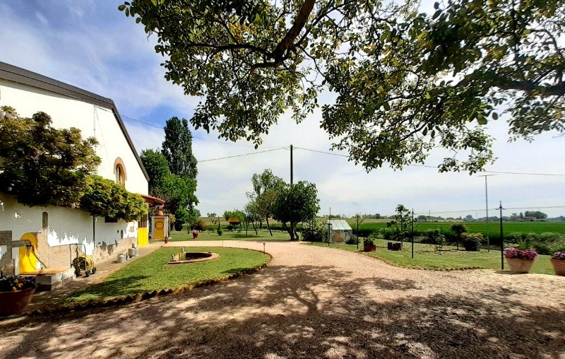 Felonica casa di campagna ristrutturata a Mantova in Vendita
