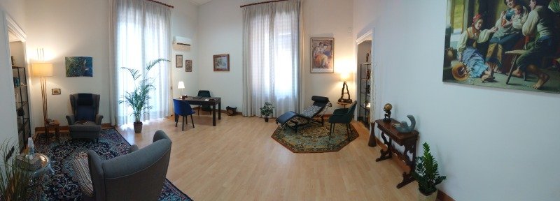 Napoli stanza arredata in prestigioso studio a Napoli in Affitto