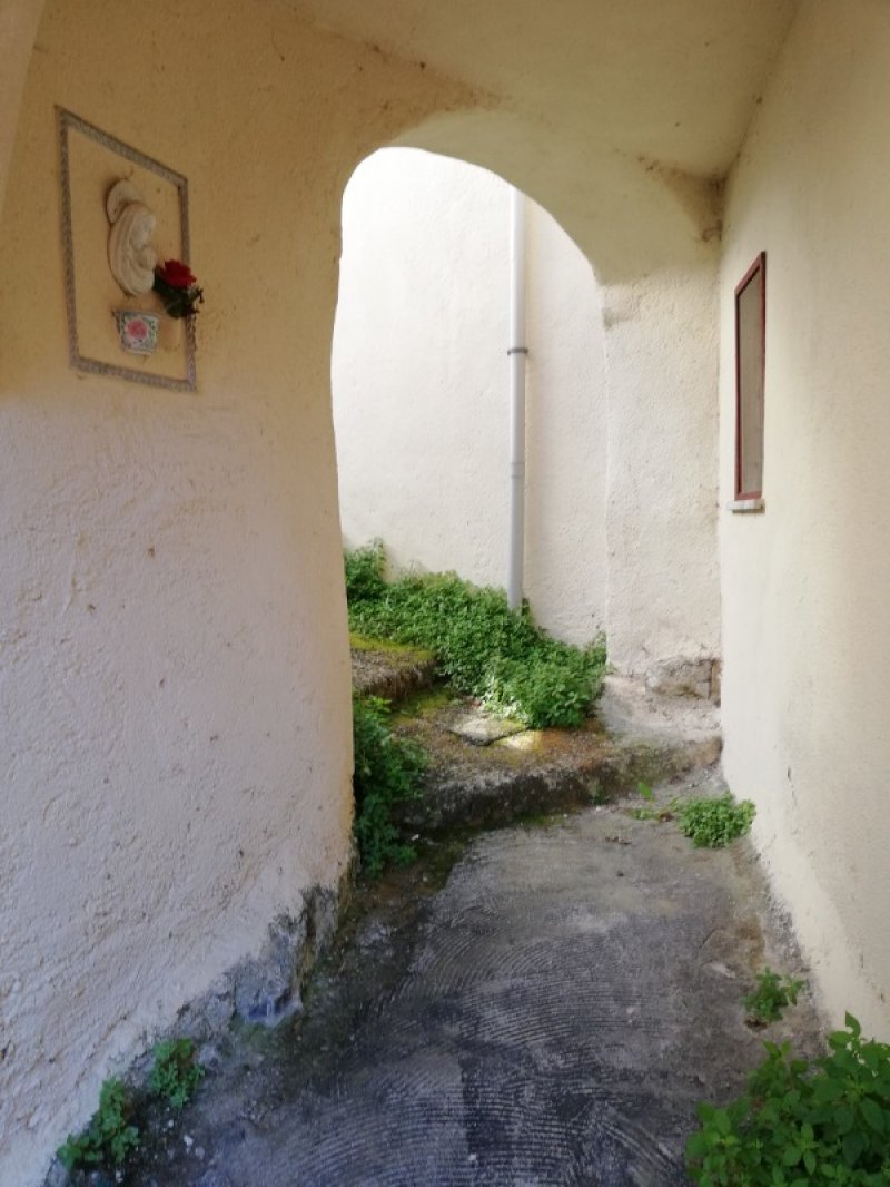 Sesta Godano casa posta in montagna a La Spezia in Vendita