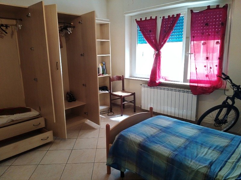 Pescara stanze a studentesse in ampio appartamento a Pescara in Vendita