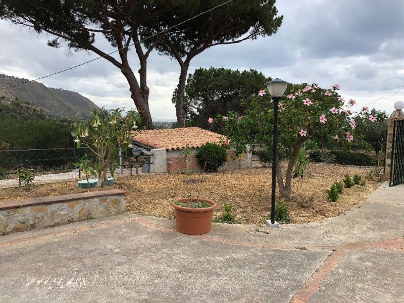 Cefal rustico in zona panoramica a Palermo in Vendita