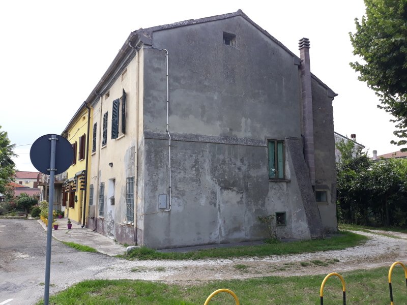 Bergantino casa con mansarda a Rovigo in Vendita
