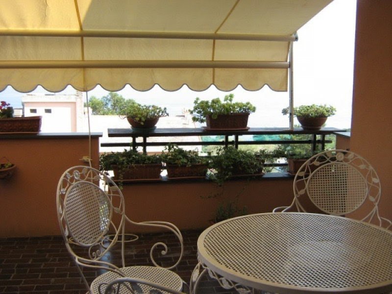 Varazze appartamento con balcone vista mare a Savona in Vendita