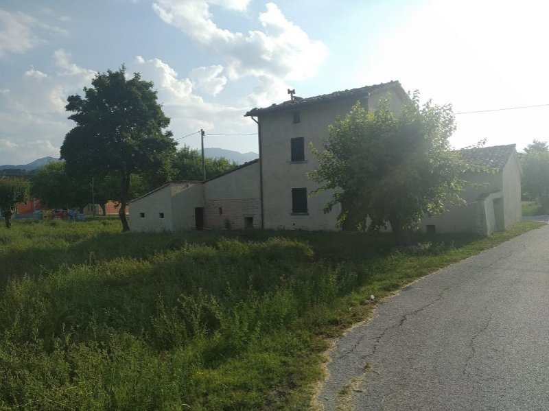 Acqualagna casa da ristrutturare con terreno a Pesaro e Urbino in Vendita