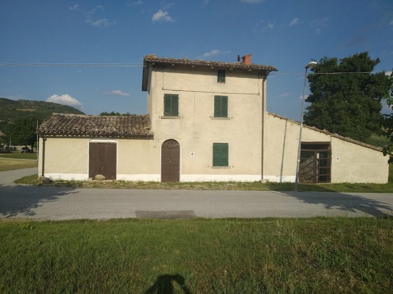 Acqualagna casa da ristrutturare con terreno a Pesaro e Urbino in Vendita