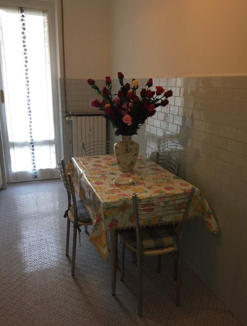 Arona appartamento arredato in palazzina signorile a Novara in Affitto