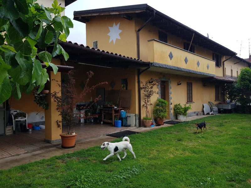 Oggiona con Santo Stefano casa a Varese in Vendita